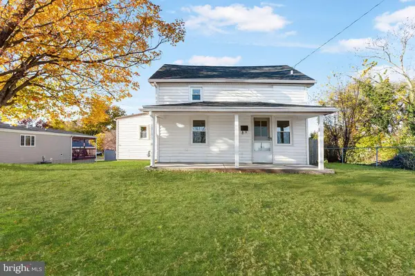 304 W High St, NEW OXFORD, PA 17350