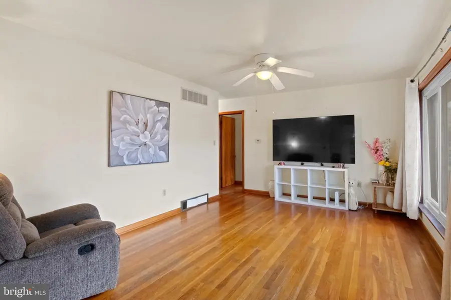 33 Lincoln Dr, Hanover, PA 17331 - Image #3