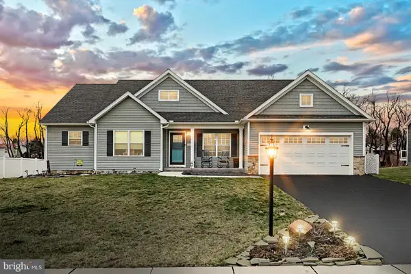 141 Oxford Blvd, NEW OXFORD, PA 17350