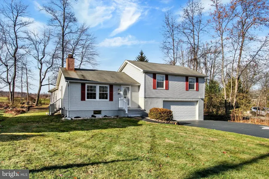 27 Mccandless Dr, East Berlin, PA 17316 - Image #2