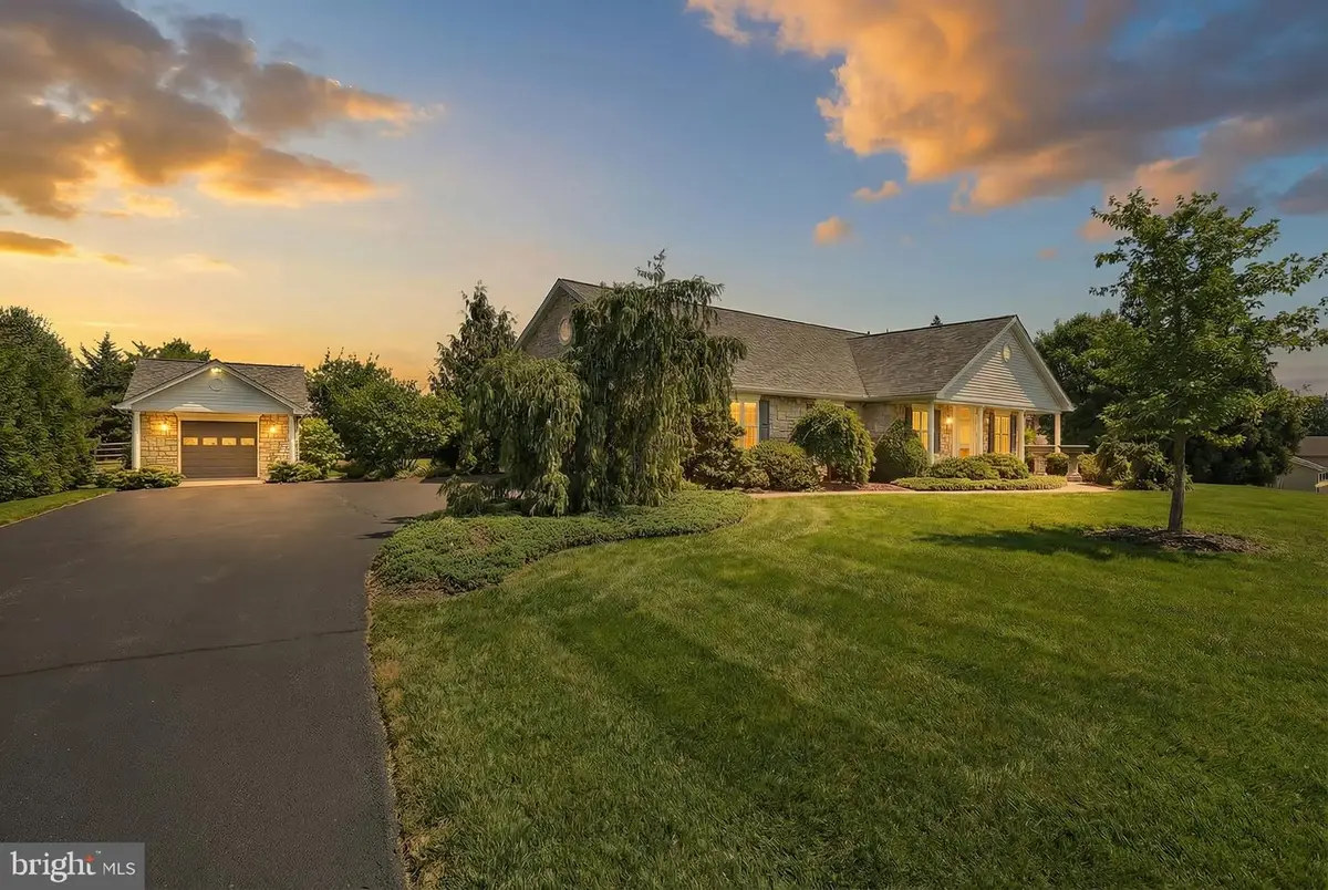 60 Hunters Cir, Abbottstown, PA 17301 - Image #1