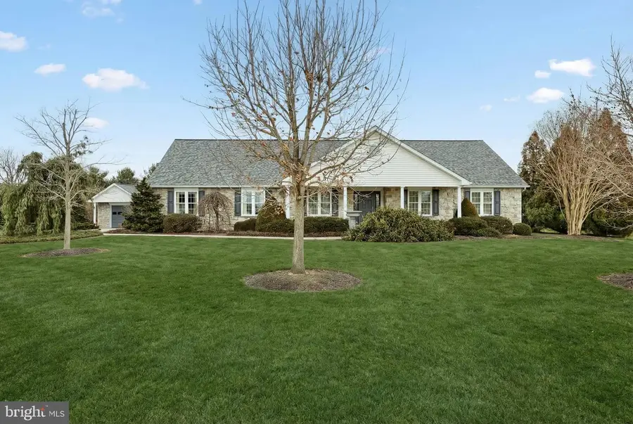 60 Hunters Cir, Abbottstown, PA 17301 - Image #2