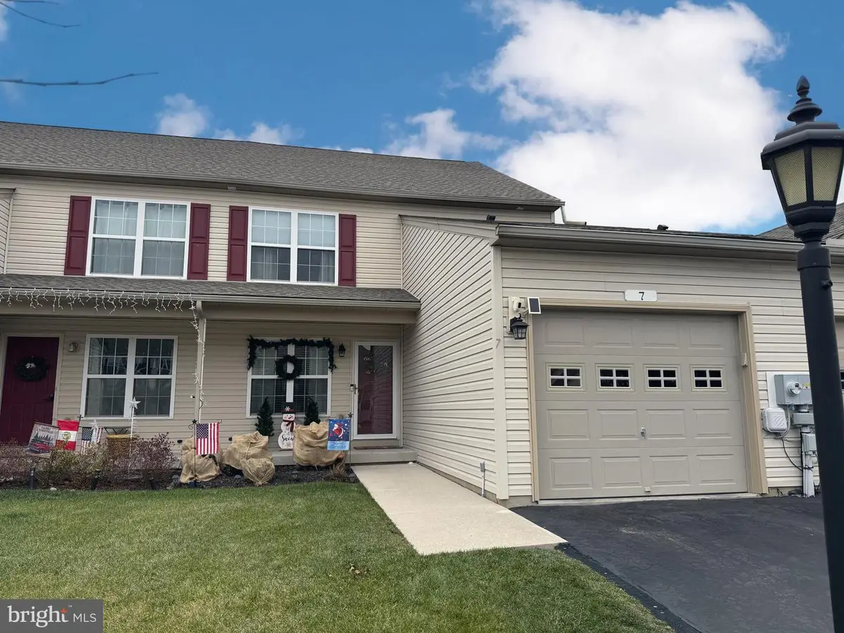 7 Cedarfield Dr, Gettysburg, PA 17325 - Image #1