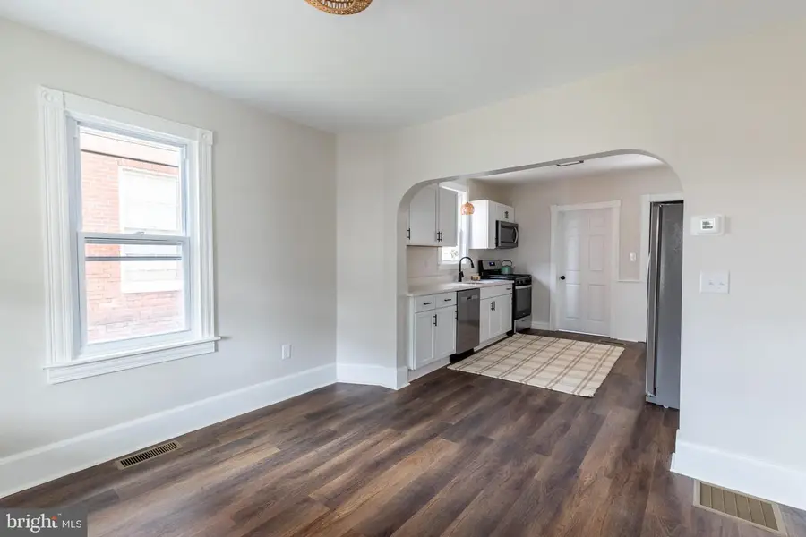 12 N Peters St, New Oxford, PA 17350 - Image #2