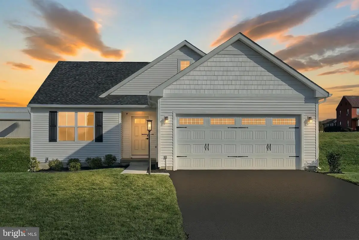 77 Summerfield Dr, Hanover, PA 17331 - Image #1