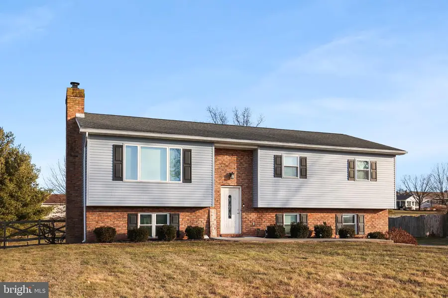 124 Wheatland Dr, Gettysburg, PA 17325 - Image #2