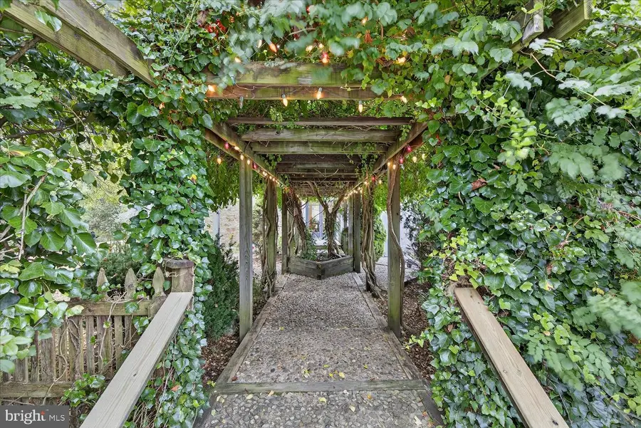 464 Locust Ln, Littlestown, PA 17340 - #2