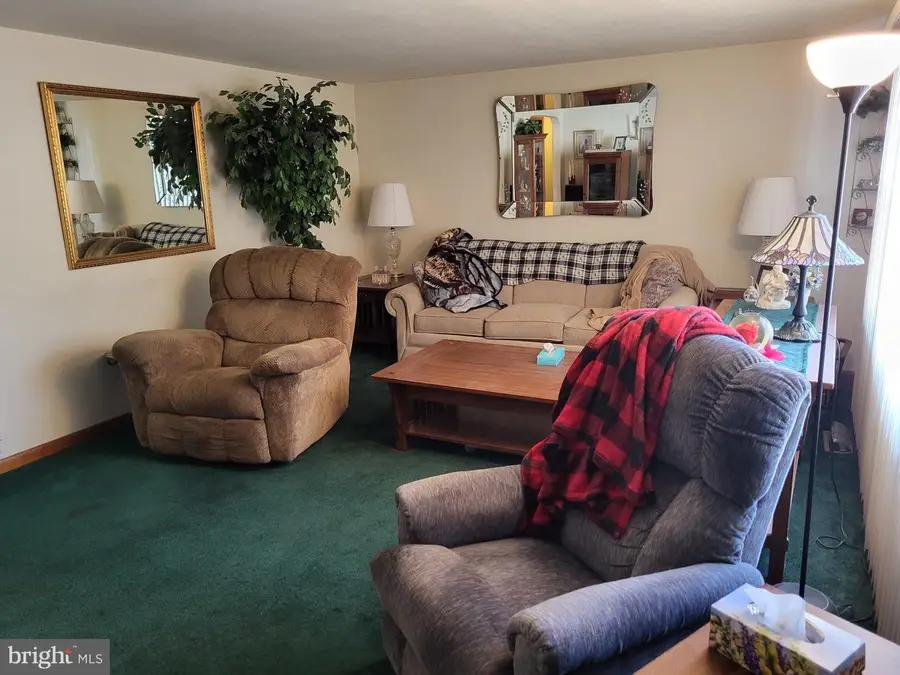 121 Michelle Dr, McSherrystown, PA 17344 - Image #2