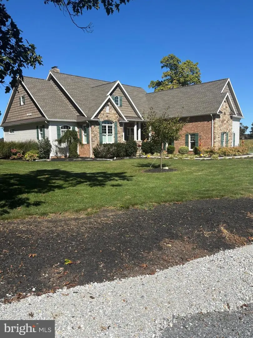 140 W Reynolds Rd, New Oxford, PA 17350 - #2