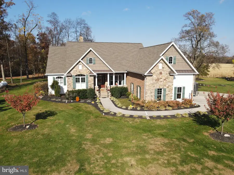 140 W Reynolds Rd, New Oxford, PA 17350 - #3