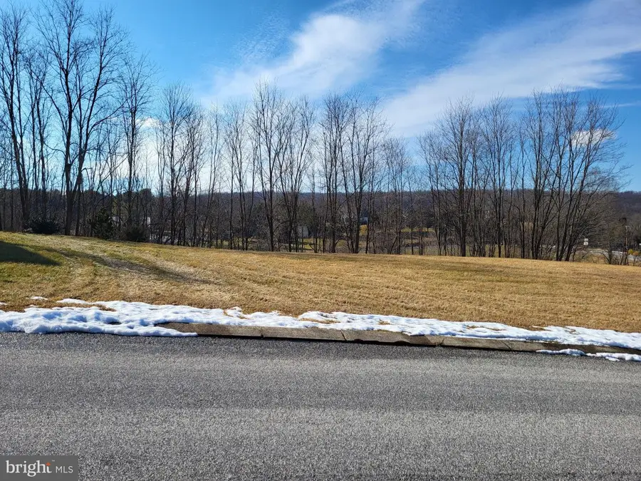 25 S Orchard View Dr, Hanover, PA 17331 - #2