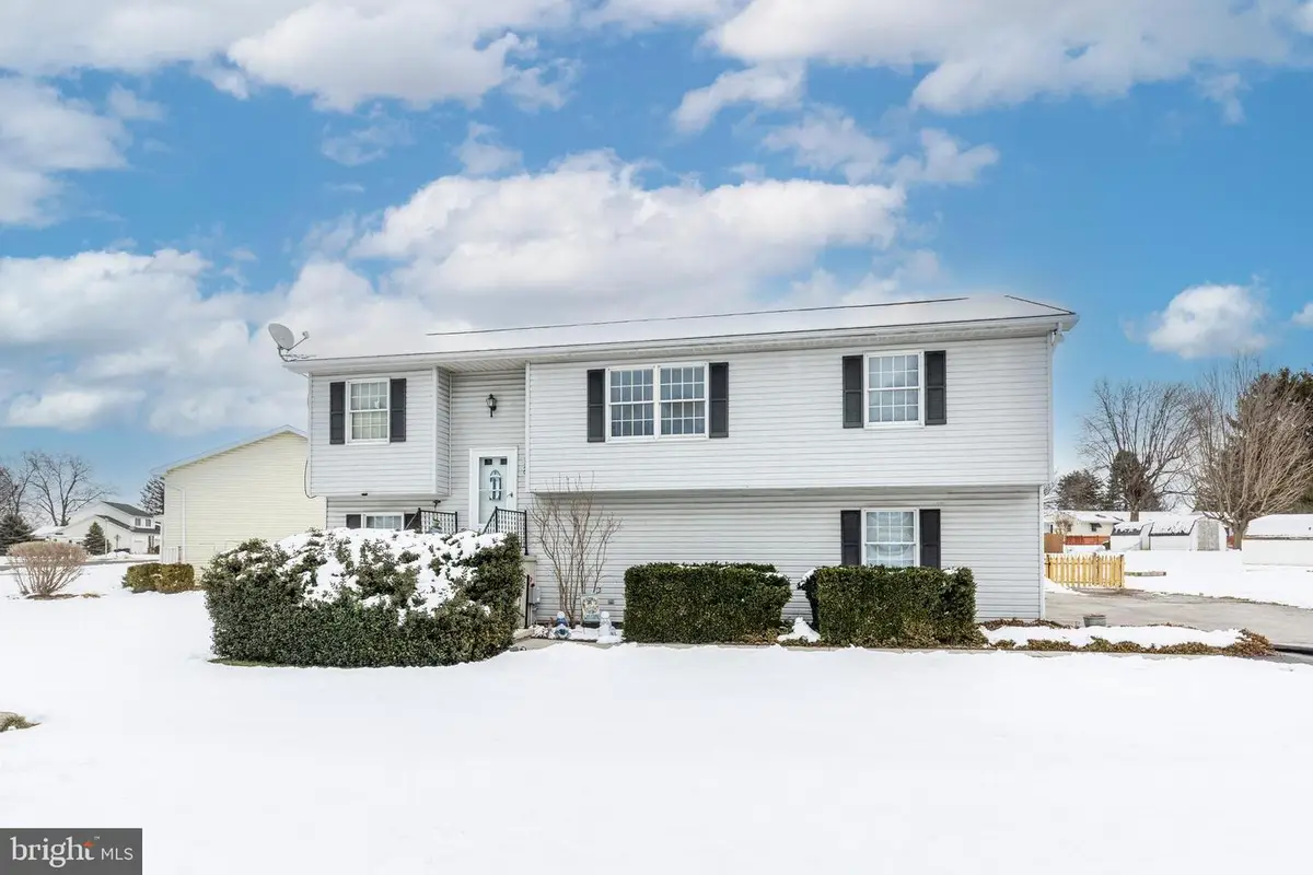 720 W Myrtle St, Littlestown, PA 17340 - #1