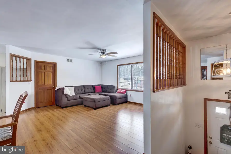 720 W Myrtle St, Littlestown, PA 17340 - #3