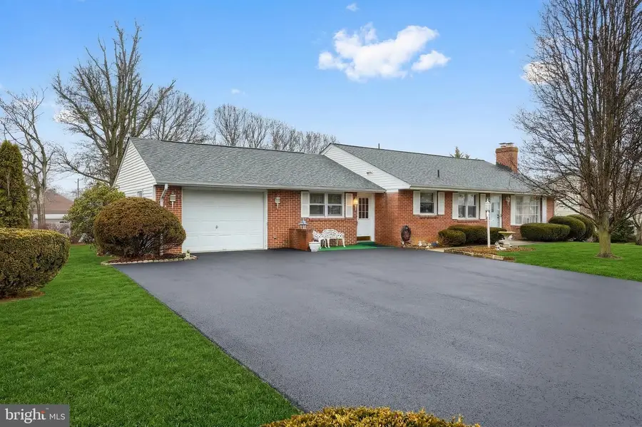 50 Mummert Dr, Littlestown, PA 17340 - #2