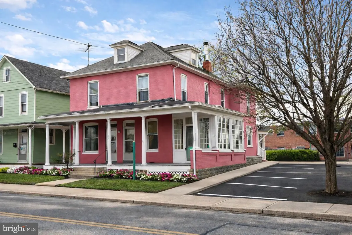 358 E York St, Gettysburg, PA 17325 - #1