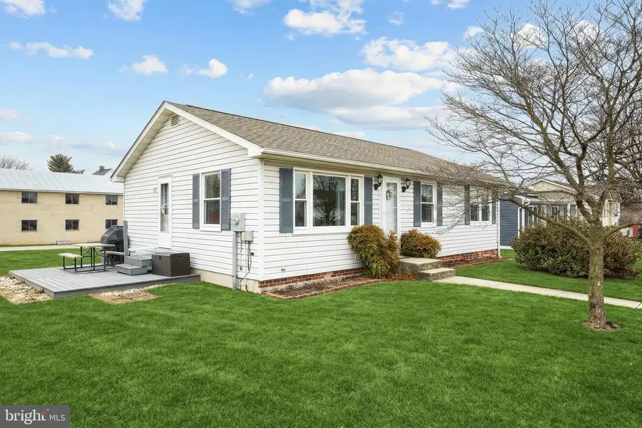 484 S Columbus Ave, Littlestown, PA 17340 - #3