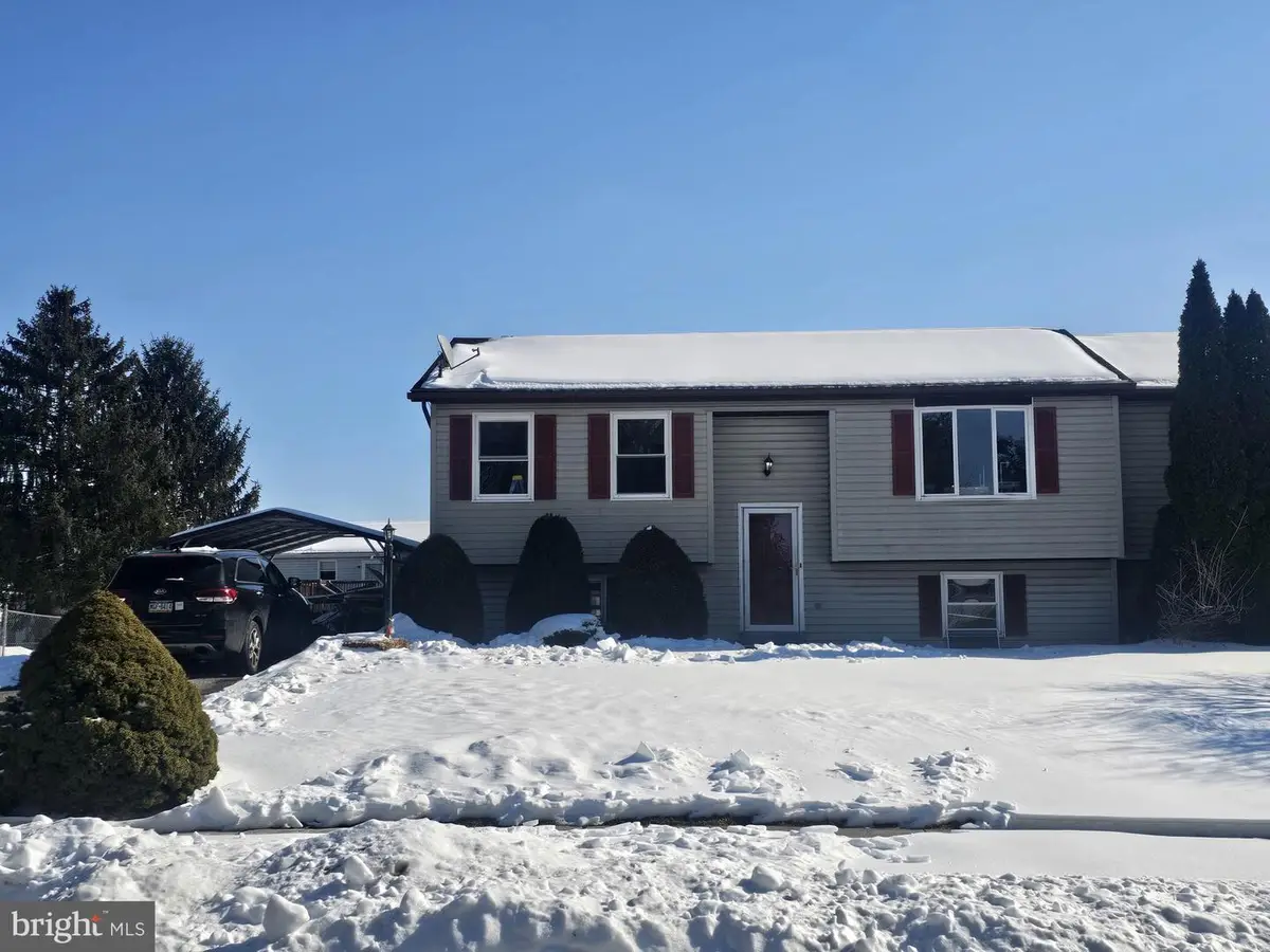 228 S Lincoln Dr, Hanover, PA 17331 - #1