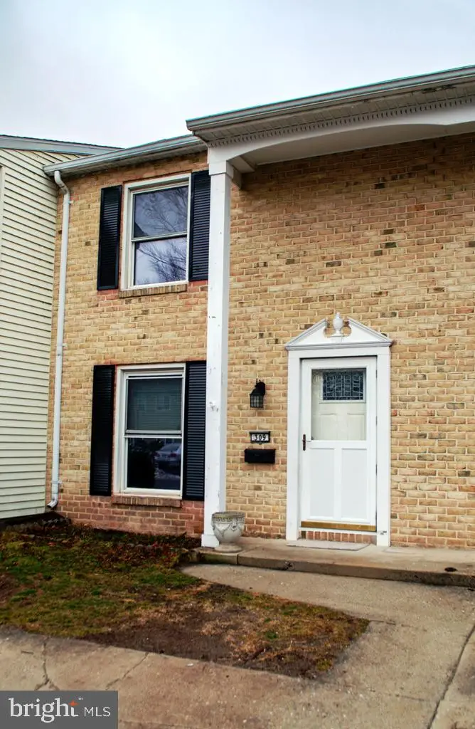 309 Village Dr, Gettysburg, PA 17325 - #2