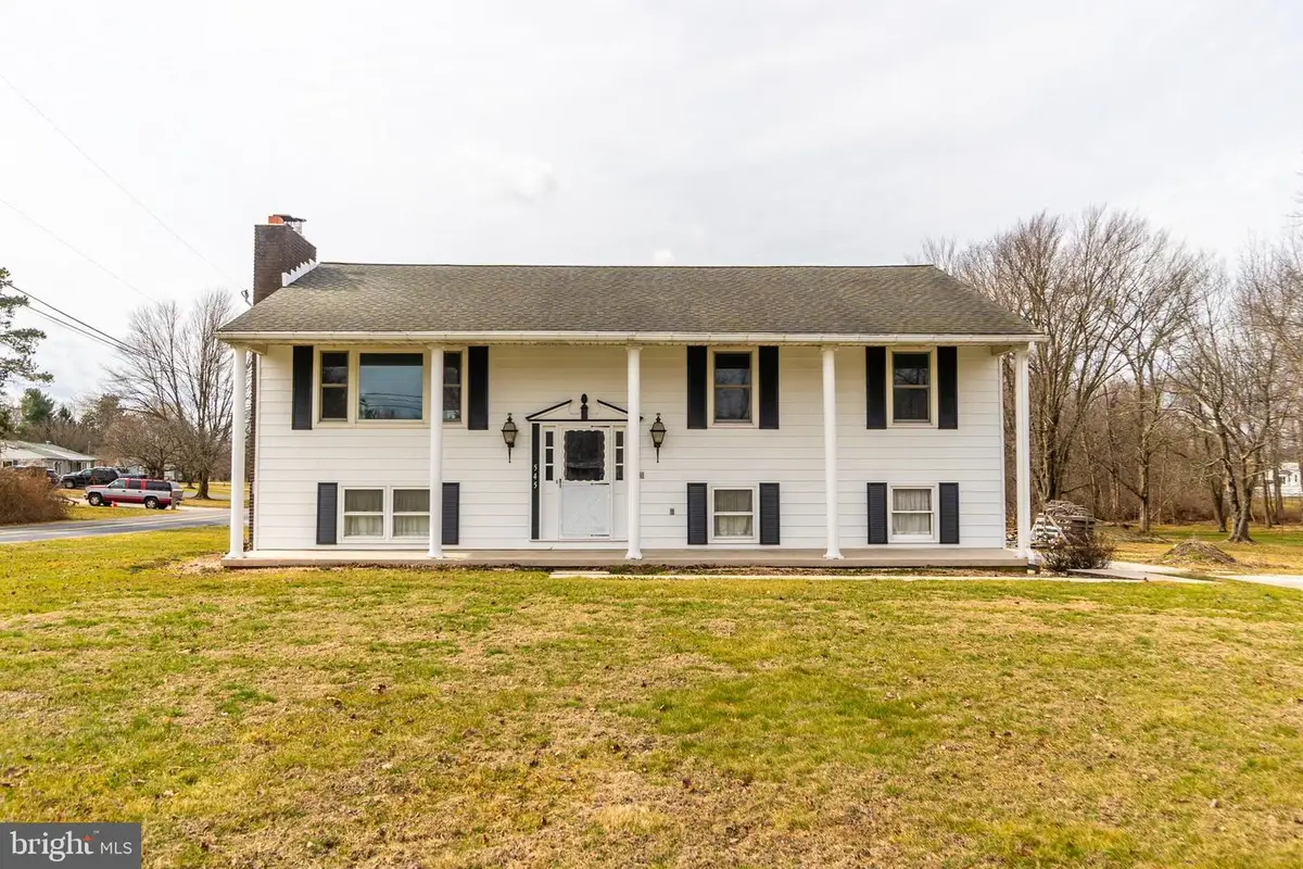 545 Hanover St, New Oxford, PA 17350 - #1