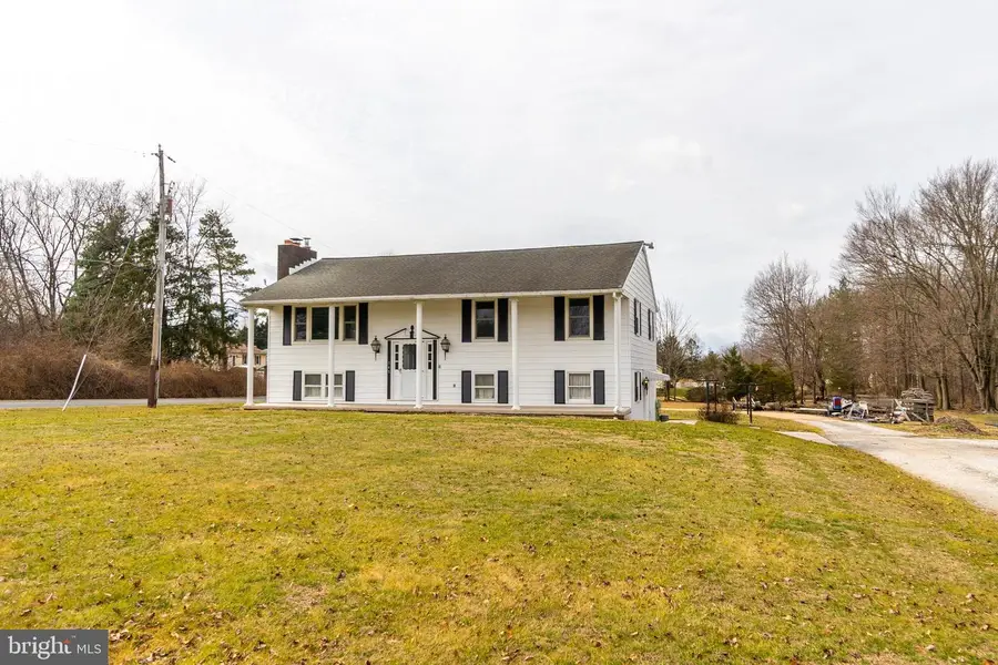 545 Hanover St, New Oxford, PA 17350 - #2