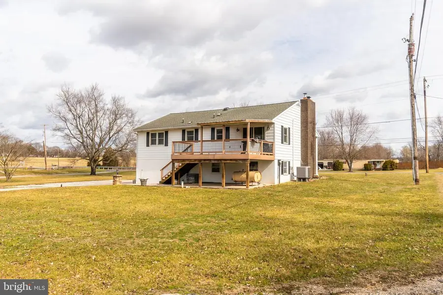 545 Hanover St, New Oxford, PA 17350 - #3