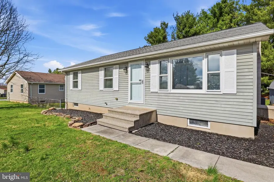 9 Pine Ln, New Oxford, PA 17350 - #3