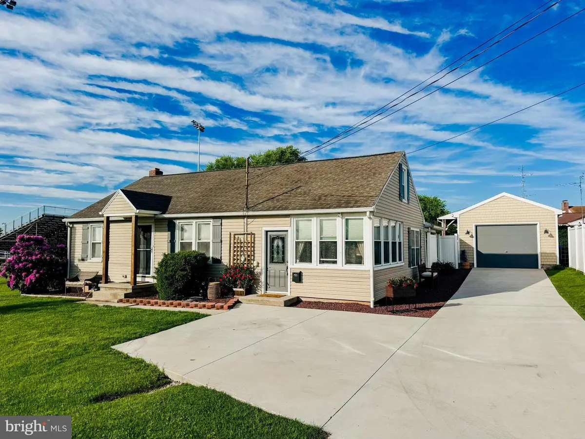 206 N Peters St, New Oxford, PA 17350 - #1