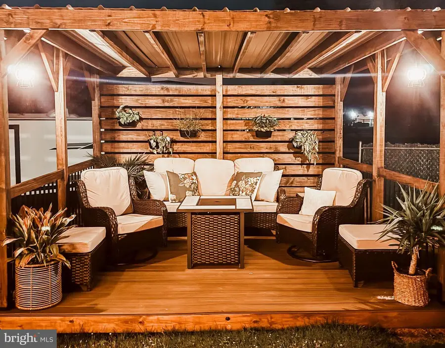 206 N Peters St, New Oxford, PA 17350 - #2