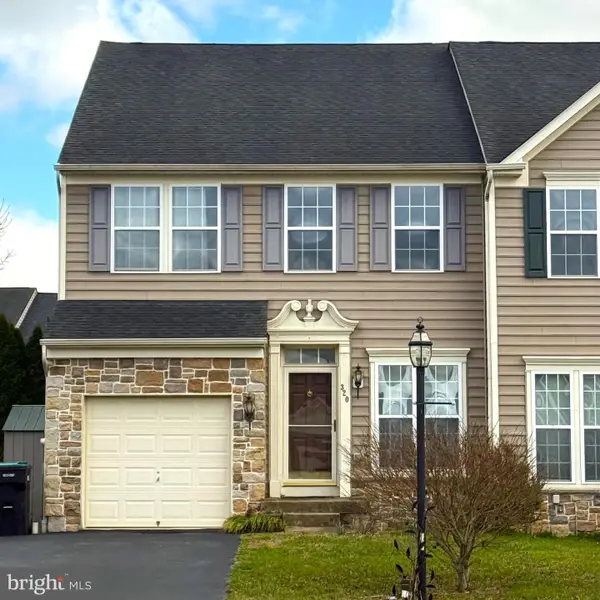 320 Maple Dr, HANOVER, PA 17331
