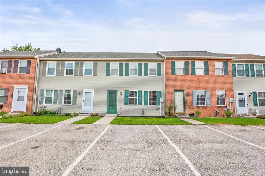 5 Oxwood Cir, New Oxford, PA 17350 - #2