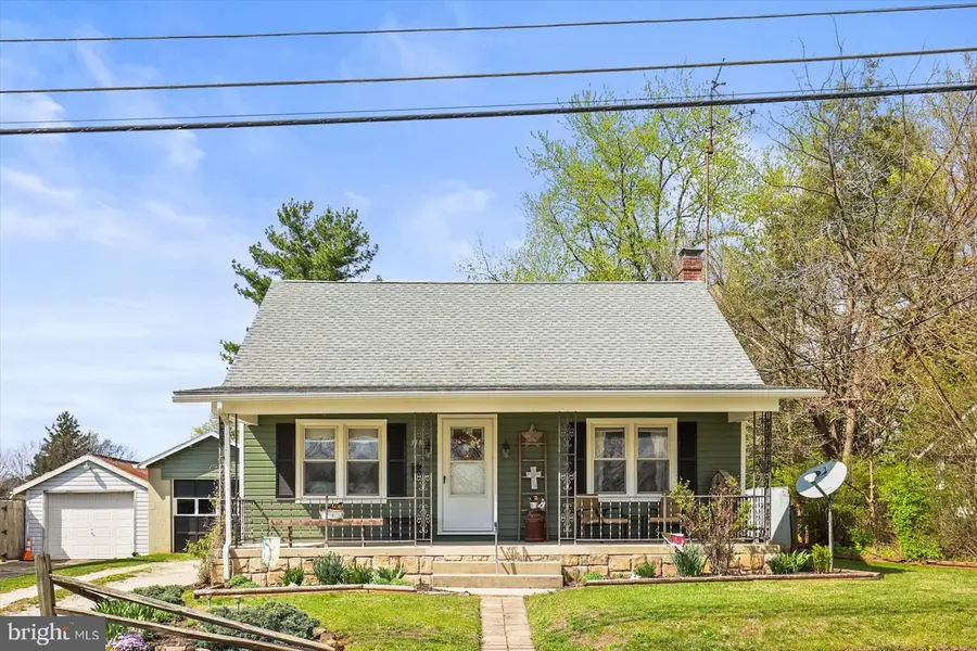 318 W High St, New Oxford, PA 17350 - #3