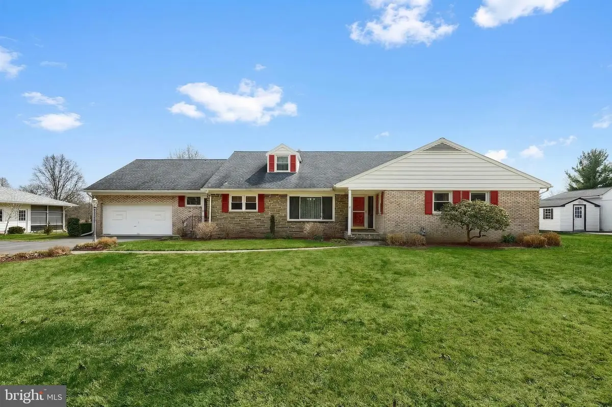 290 Country Club Ln, Gettysburg, PA 17325 - #1