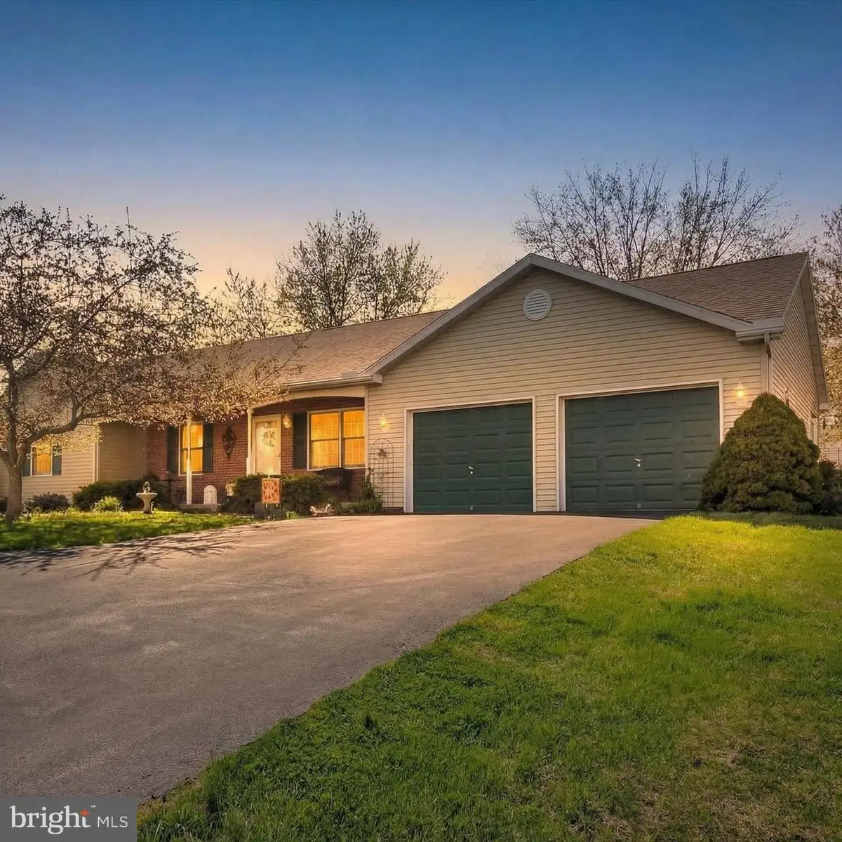 4 Hancock Dr, East Berlin, PA 17316 - #1