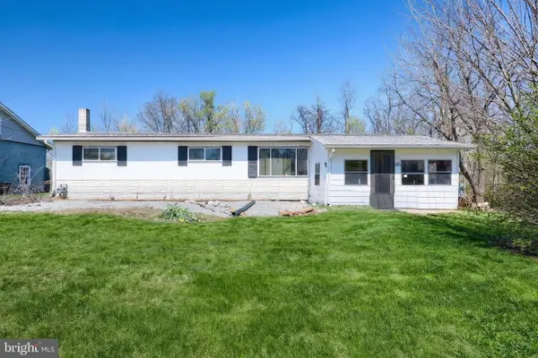 66 Little Ave, NEW OXFORD, PA 17350