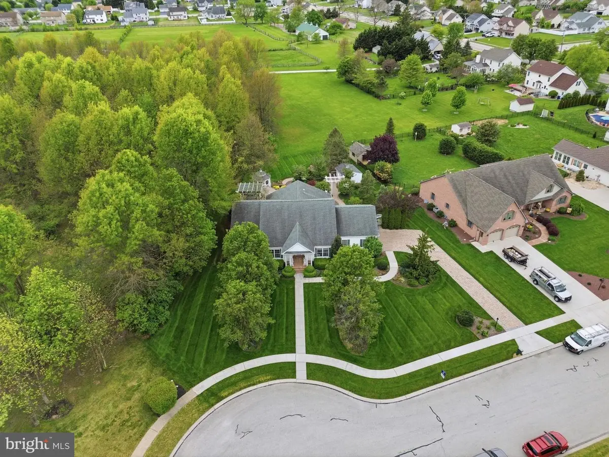 33 Warm Breeze Ct, Hanover, PA 17331 - #1
