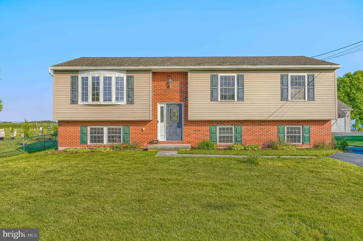 681 Grant Dr, Gettysburg, PA 17325 - #1
