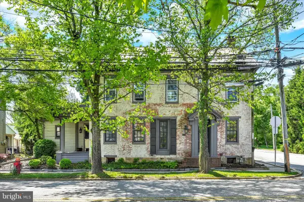 221 Lincoln Way W, NEW OXFORD, PA 17350