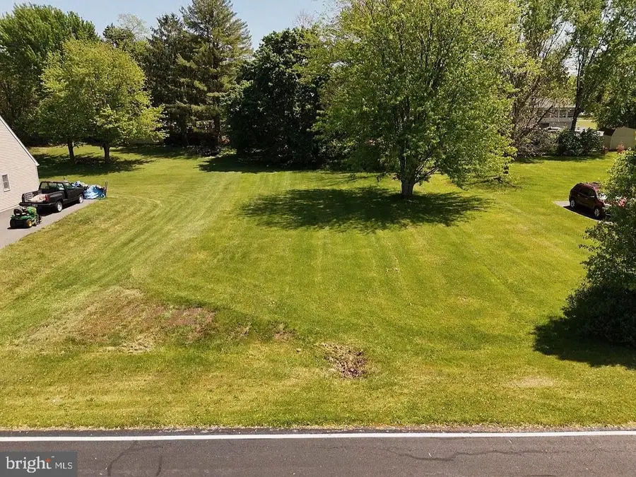 663 Curtis Dr, Gettysburg, PA 17325 - #2