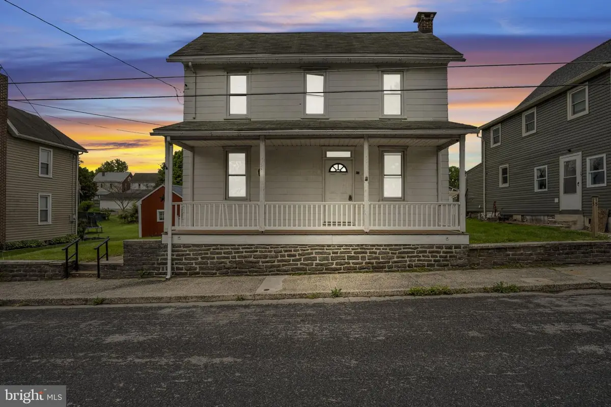 17 Penn St, Biglerville, PA 17307 - #1