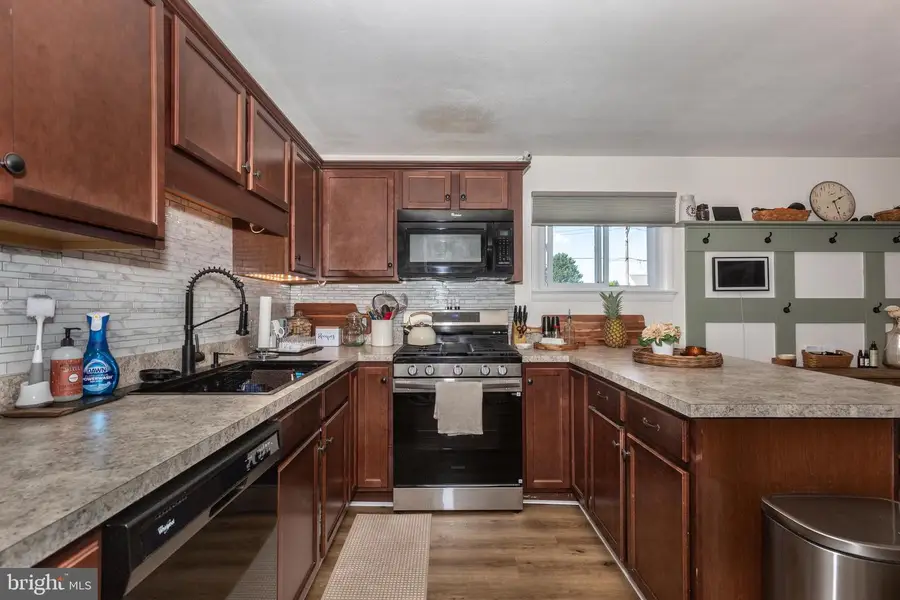 22 Pleasant View Dr, Hanover, PA 17331 - #2