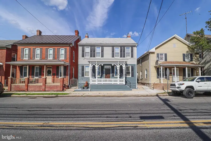 8 Carlisle St, New Oxford, PA 17350 - #2