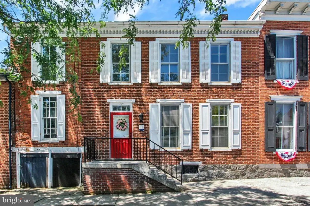 317 Baltimore St, Gettysburg, PA 17325 - #1