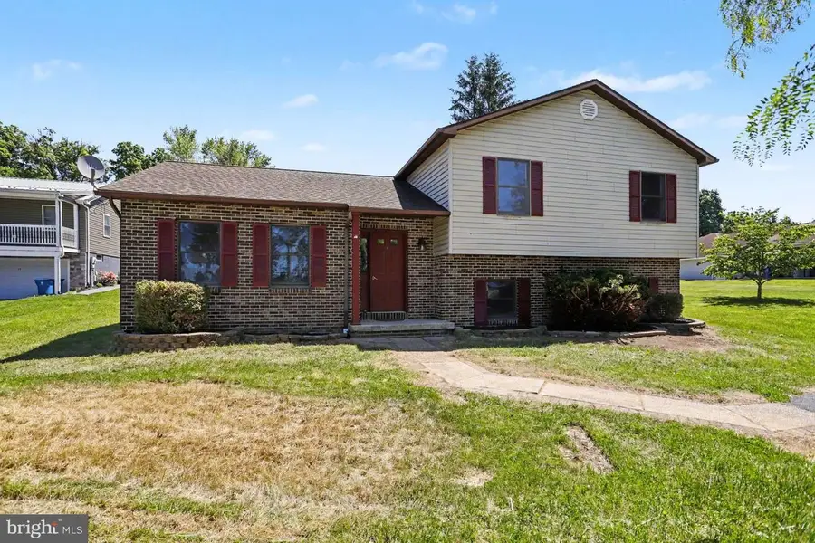 16 Wadsworth Dr, East Berlin, PA 17316 - #2