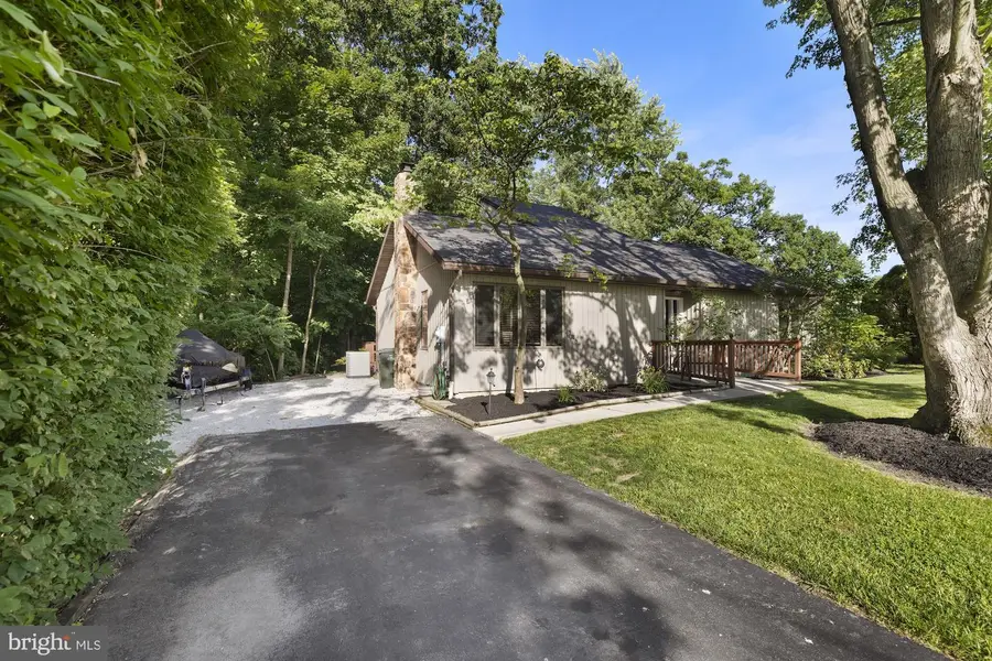8 Hill Dr, East Berlin, PA 17316 - #3