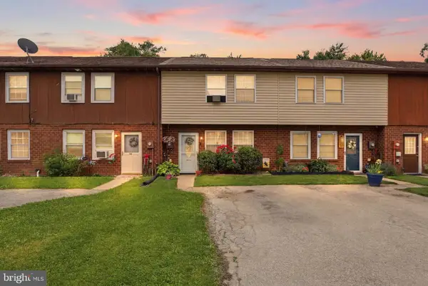 33 Commerce St, NEW OXFORD, PA 17350