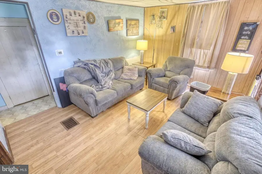 128 N 2nd St, McSherrystown, PA 17344 - #3
