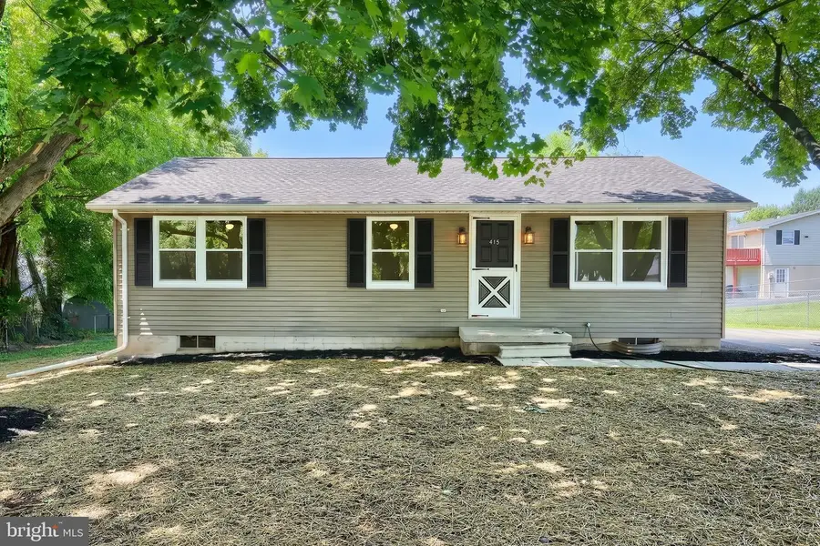 415 Hanover St, New Oxford, PA 17350 - #3