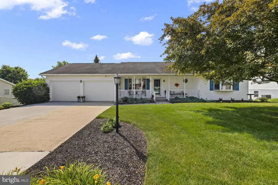 327 Beaver St, East Berlin, PA 17316 - #2