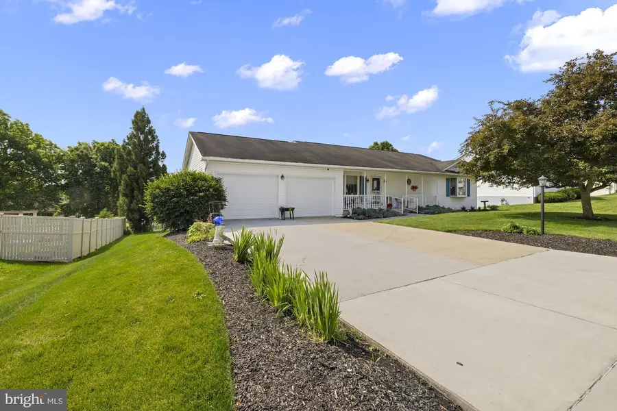 327 Beaver St, East Berlin, PA 17316 - #3
