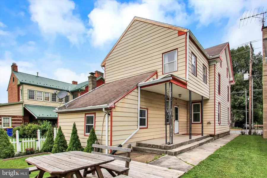 526 W King St, East Berlin, PA 17316 - #3